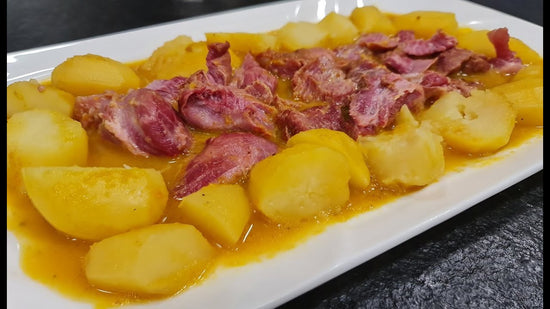 CODILLO DESHUESADO DE CERDO CON PATATAS, LATA 380 GRS. - 1-2 RACIONES - SIN CONSERVANTES - PAMPLONICA